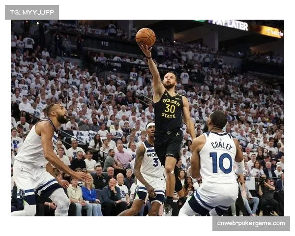 分析：库里三分球15投8中，但其受助攻率不足三成，凸显个人持球投能力。